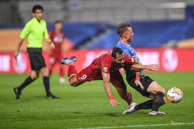 萨林杰32+15+11深圳胜上海 刘铮20分周鹏15分